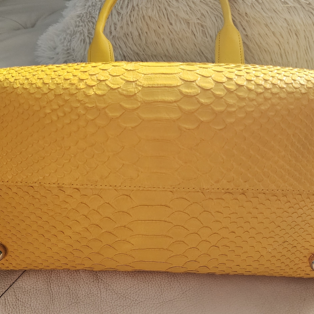 Coach Yellow Satchel Bag with Classic Design - Picture 3 of 6